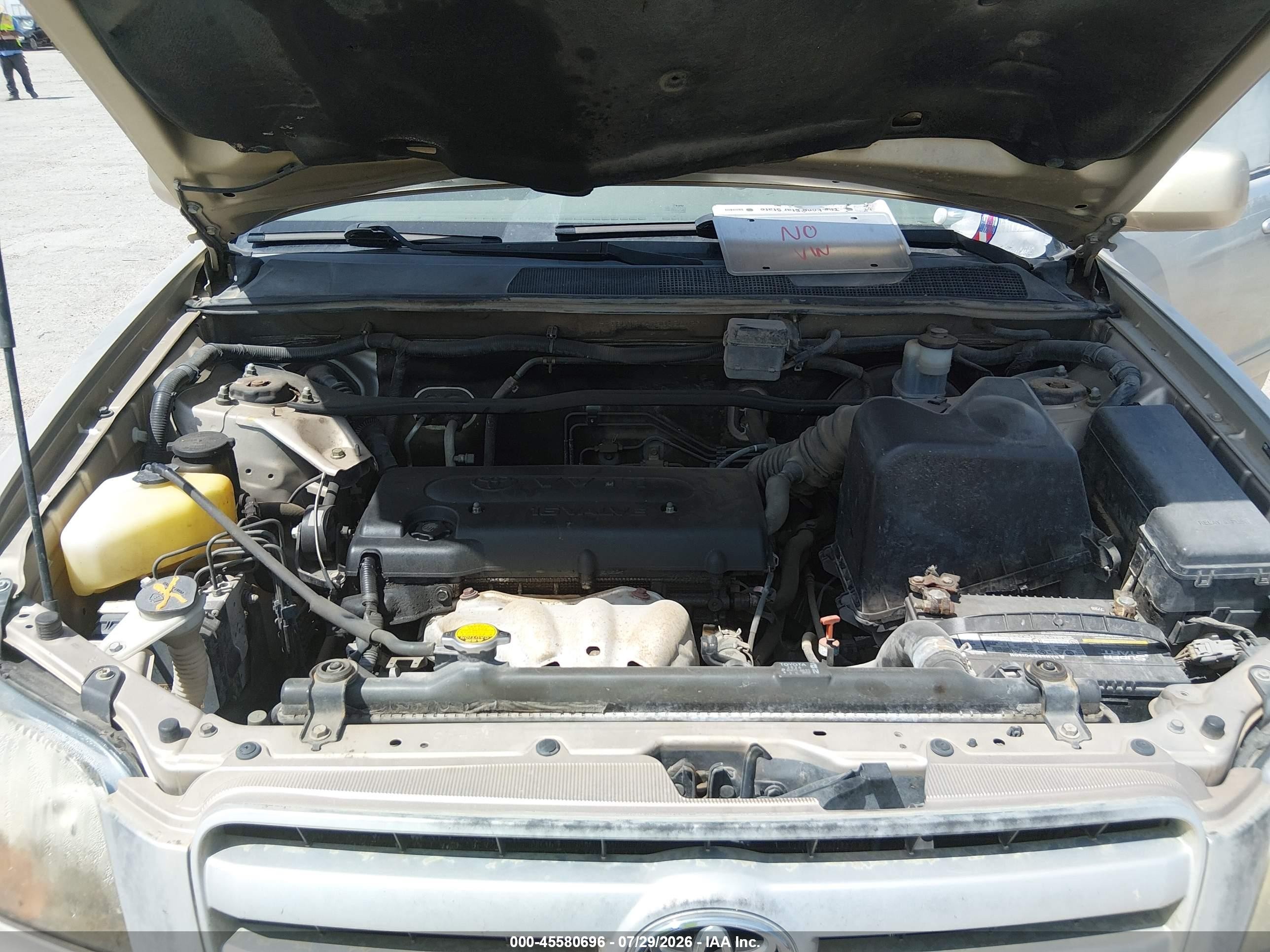 2005 Toyota Highlander   Gold vin: JTEGD21A750128129