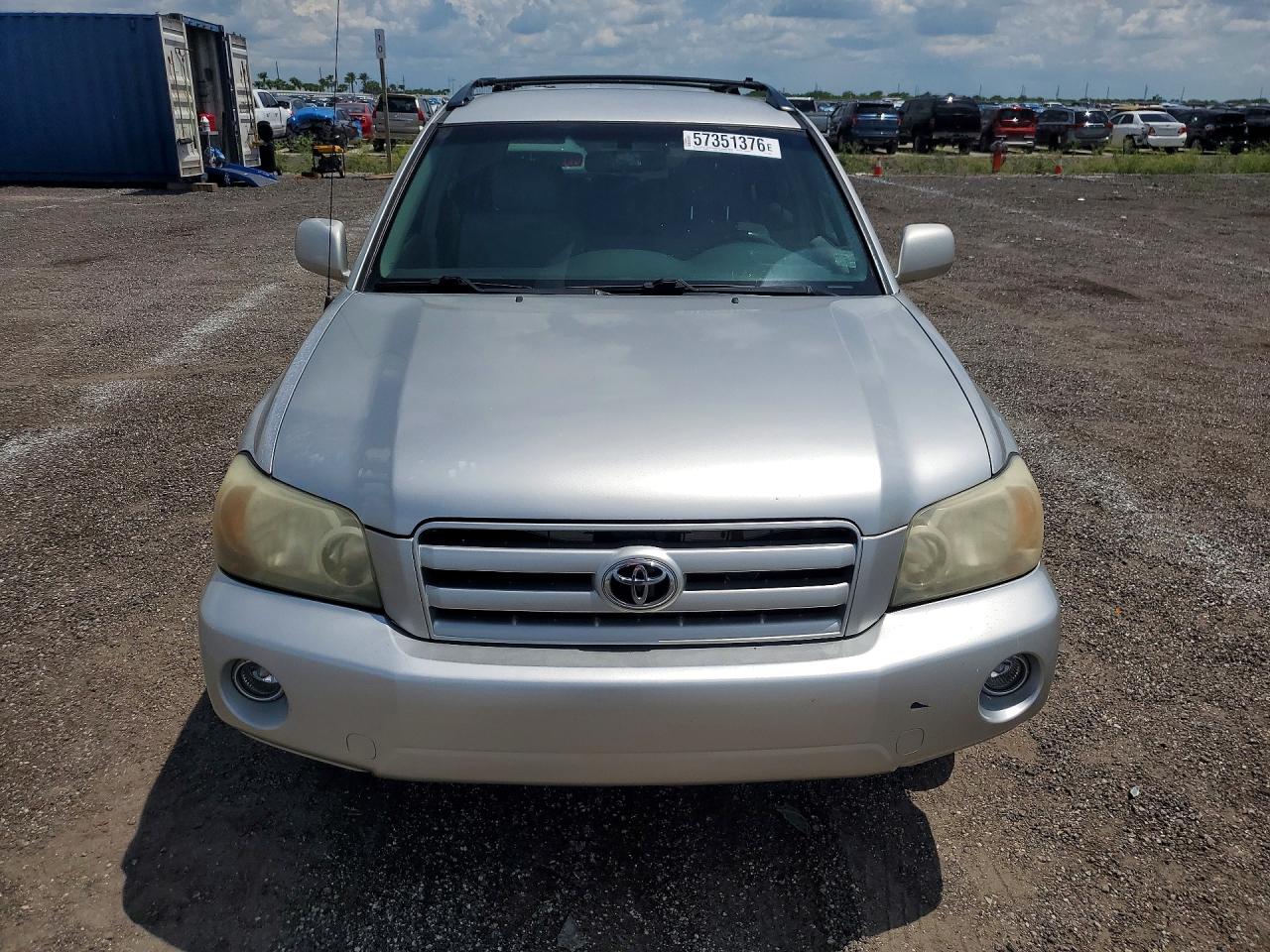 2006 Toyota Highlander Base Silver vin: JTEGD21A760142842