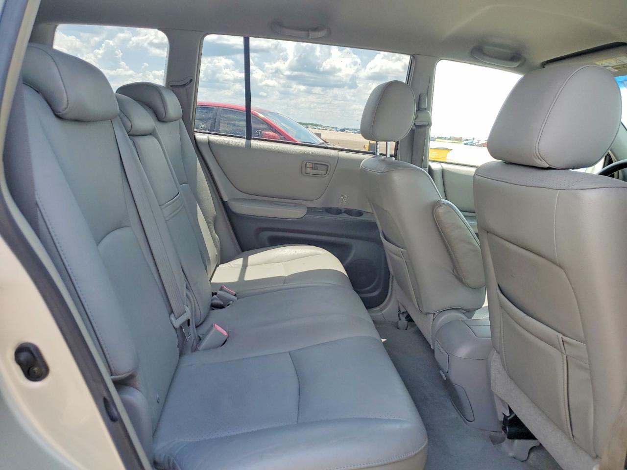 2006 Toyota Highlander Base Silver vin: JTEGD21A760142842