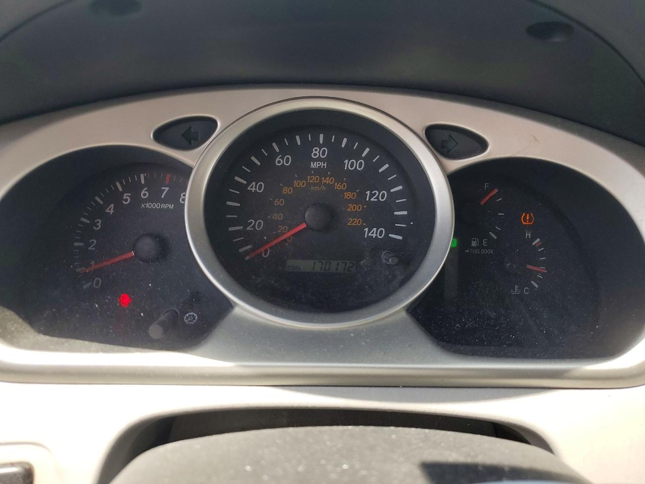 2006 Toyota Highlander Base Silver vin: JTEGD21A760142842