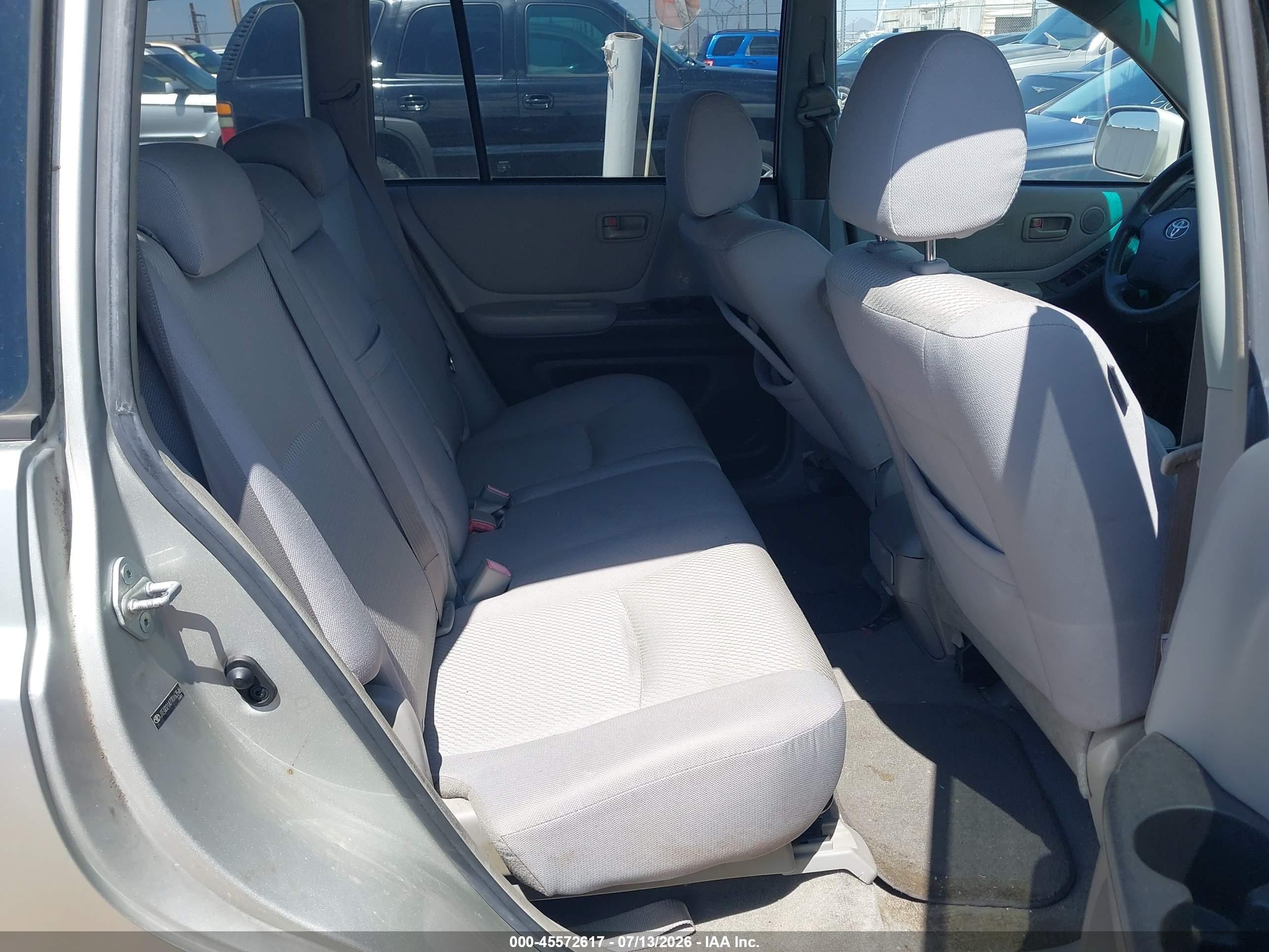 2007 Toyota Highlander   Silver vin: JTEGD21A770163546