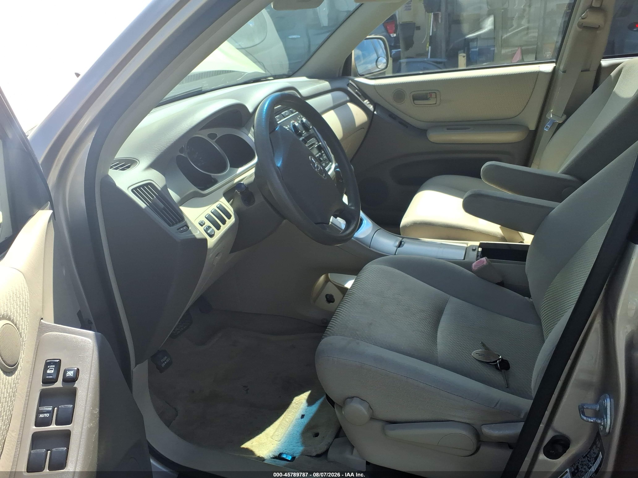 2005 Toyota Highlander   Gold vin: JTEGD21A850112506