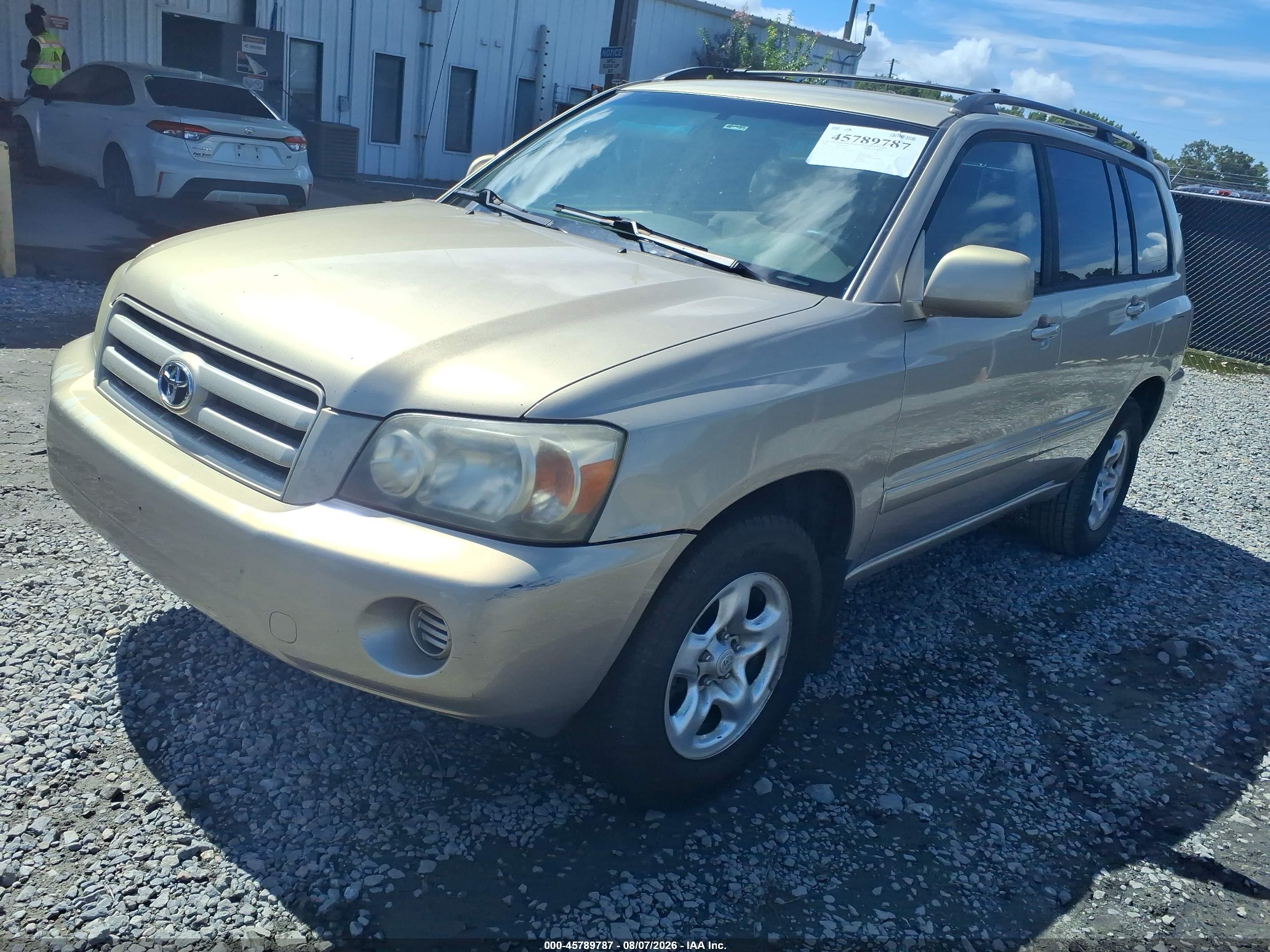 2005 Toyota Highlander   Gold vin: JTEGD21A850112506