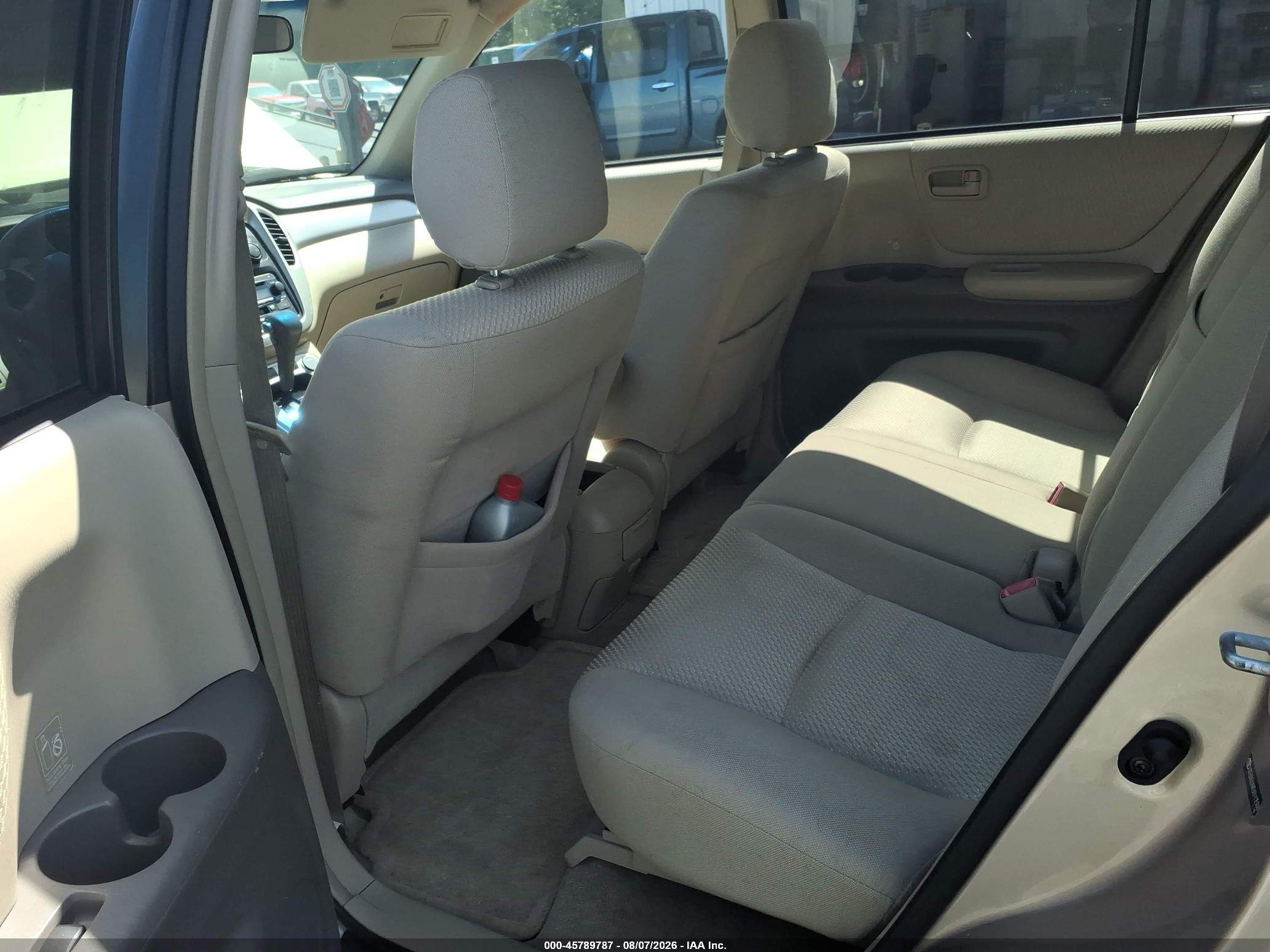 2005 Toyota Highlander   Gold vin: JTEGD21A850112506
