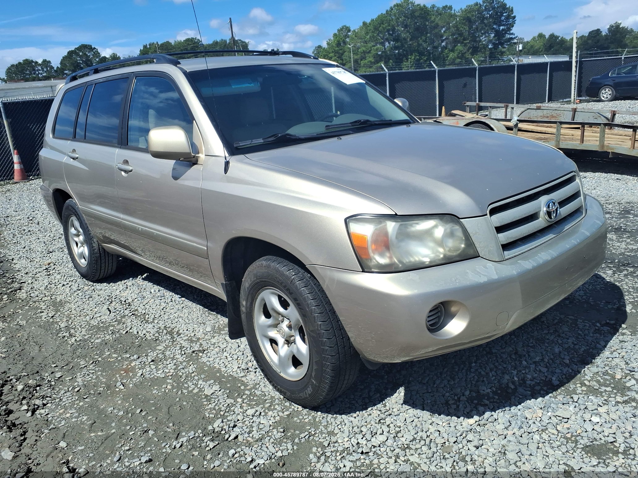 2005 Toyota Highlander   Gold vin: JTEGD21A850112506