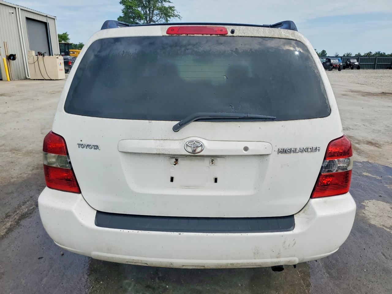 2005 Toyota Highlander Base White vin: JTEGD21A850114420