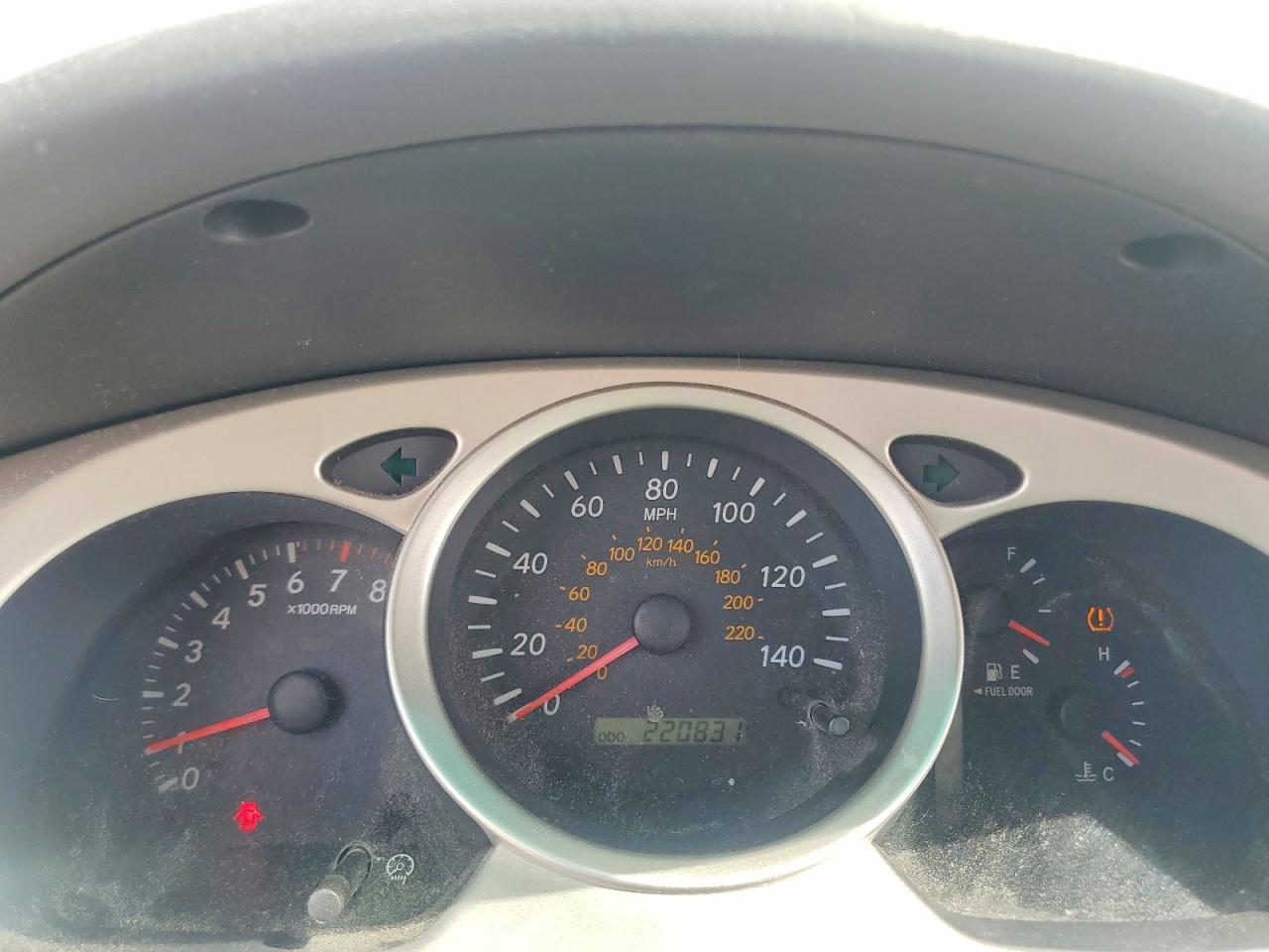 2005 Toyota Highlander Base White vin: JTEGD21A850114420