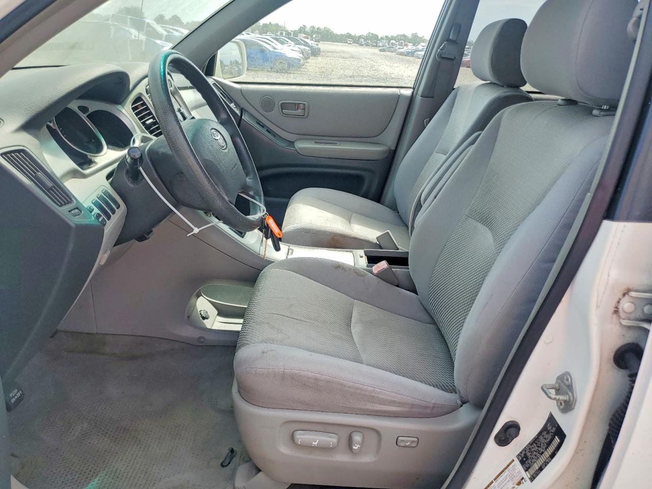 2005 Toyota Highlander Base White vin: JTEGD21A850114420