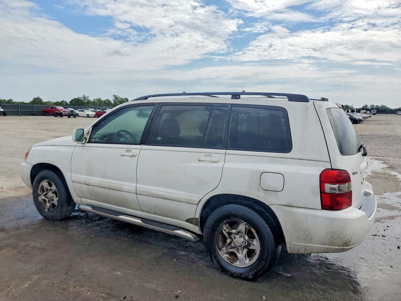 2005 Toyota Highlander Base White vin: JTEGD21A850114420