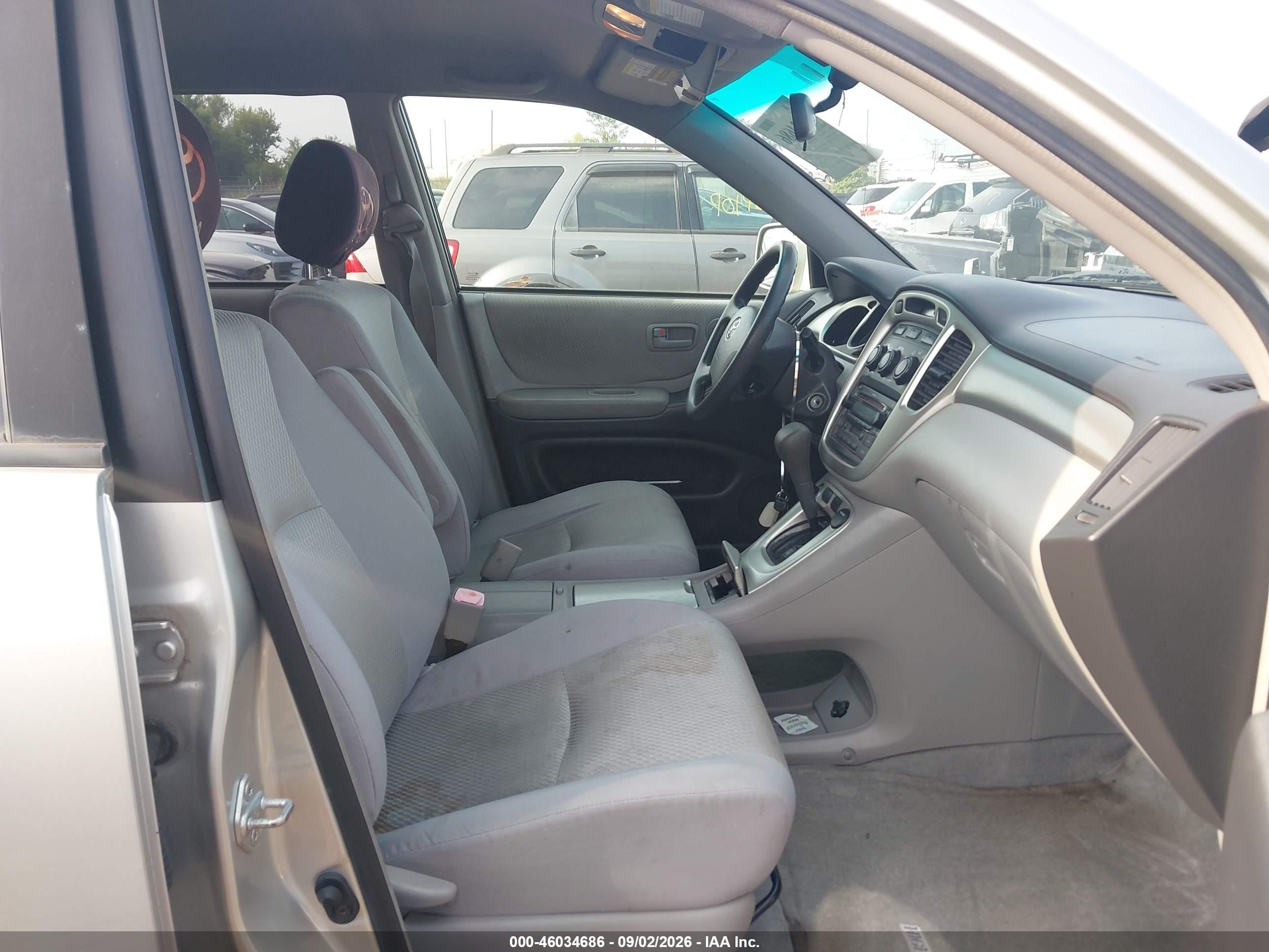 2004 Toyota Highlander   Silver vin: JTEGD21A940077800