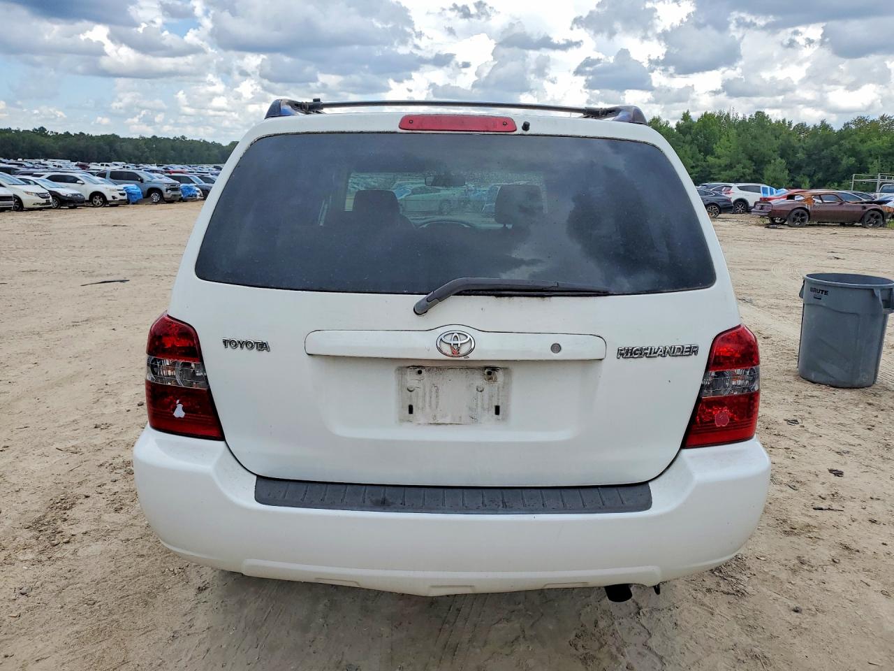 2005 Toyota Highlander Base Белый vin: JTEGD21A950107038