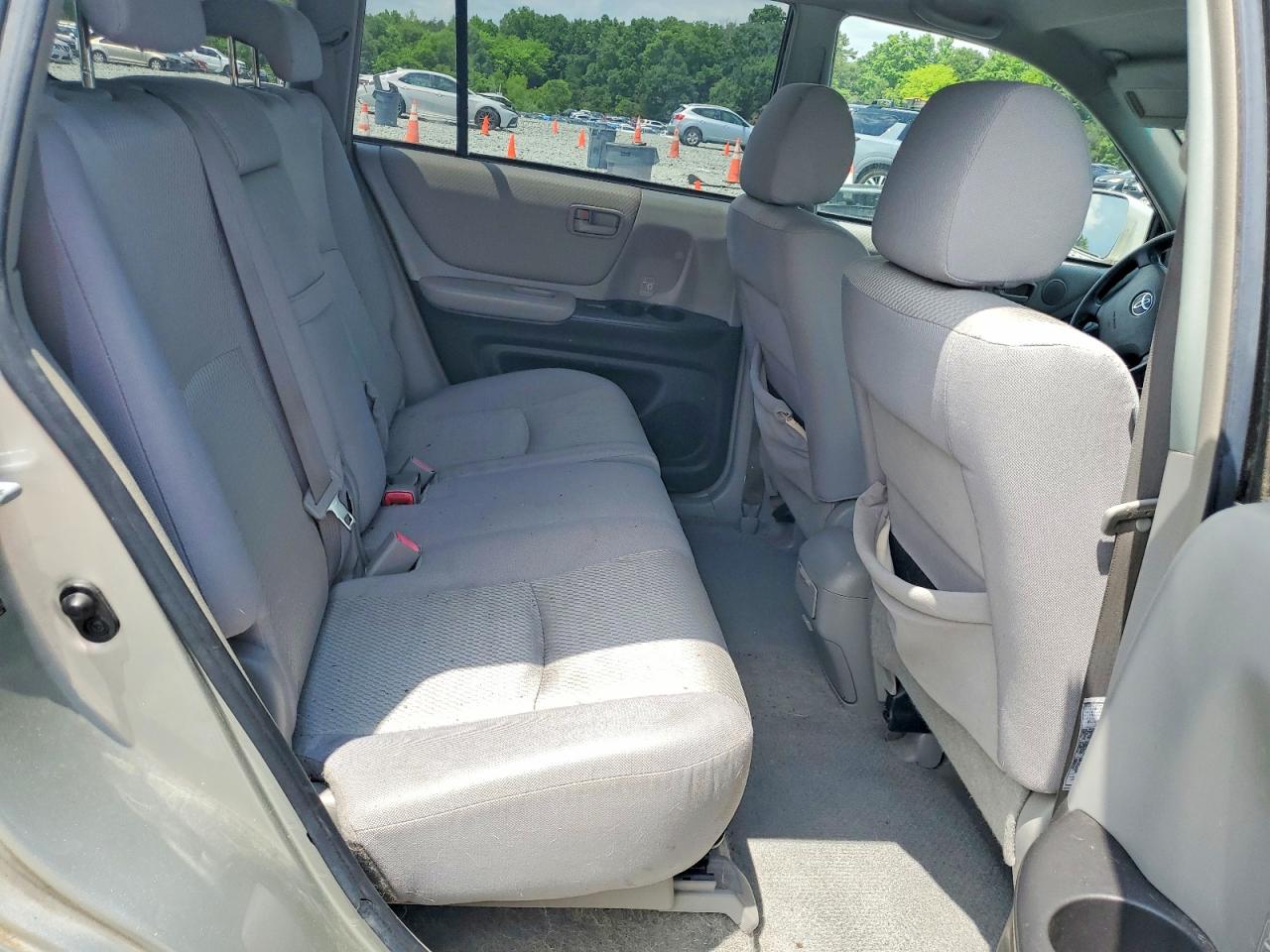 2007 Toyota Highlander Base Silver vin: JTEGD21A970167016