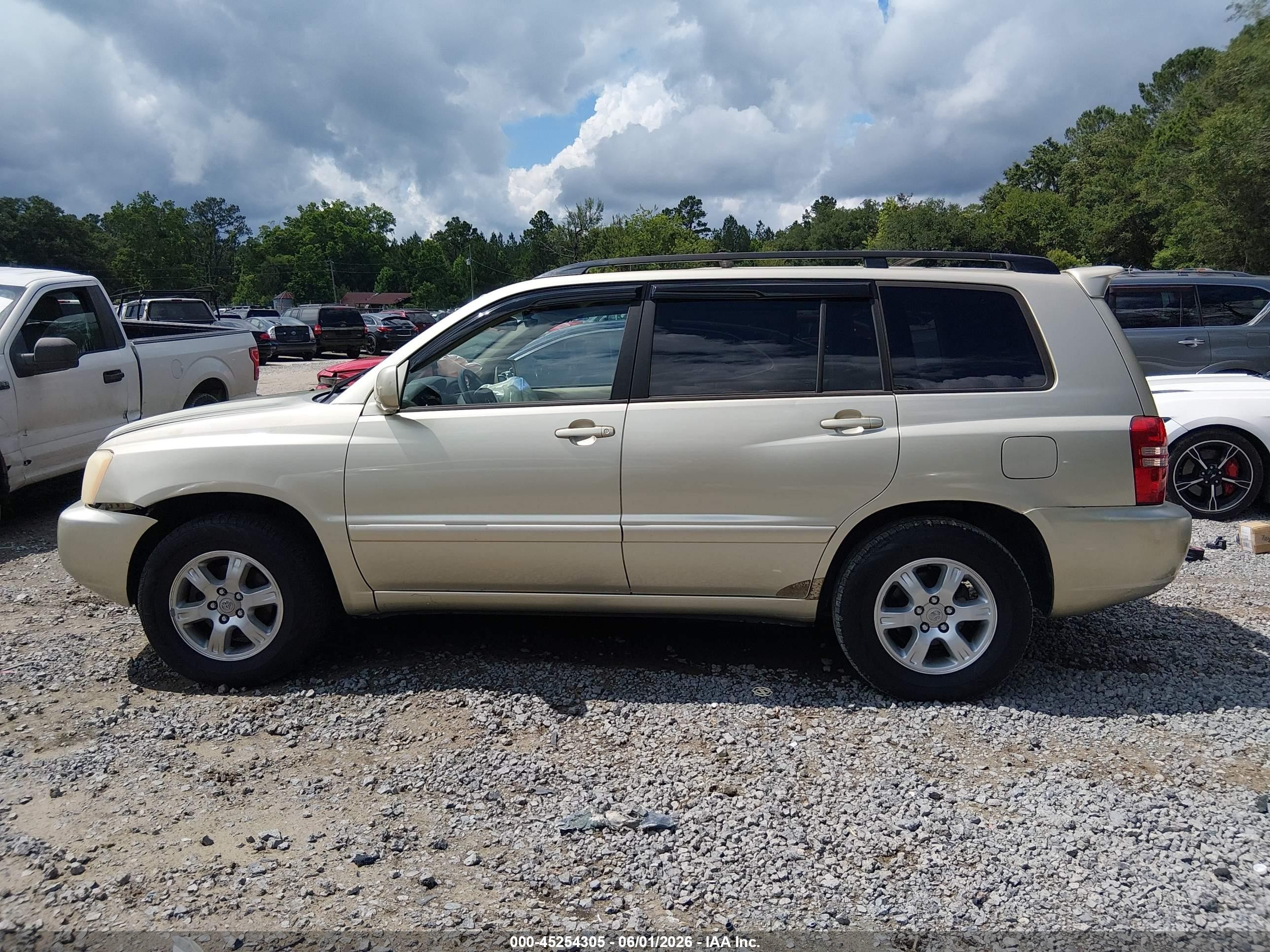 2003 Toyota Highlander Beige vin: JTEGD21AX30055092