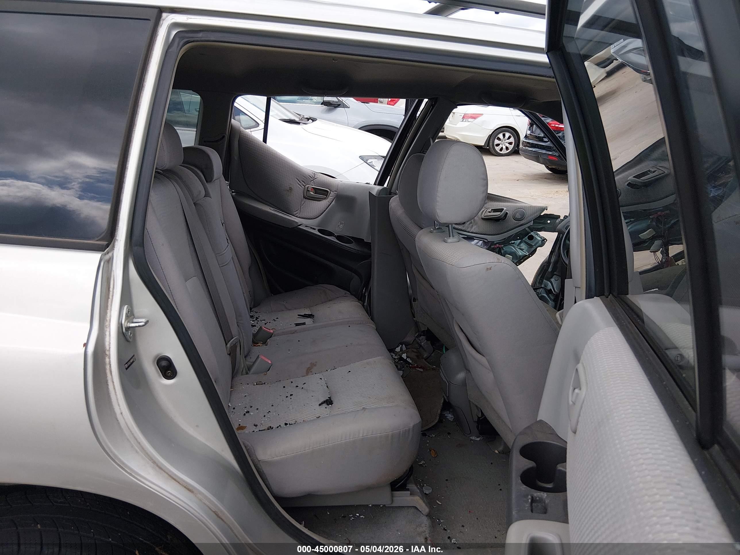 2004 Toyota Highlander   Silver vin: JTEGD21AX40087882