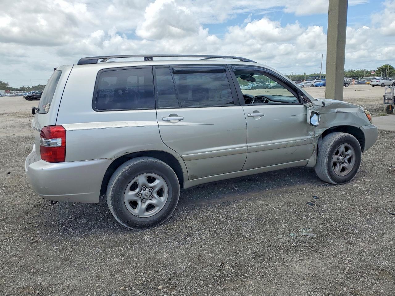 2004 Toyota Highlander Base Silver vin: JTEGD21AX40104681