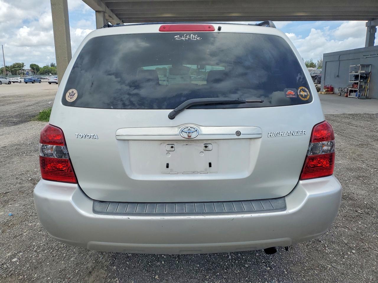 2004 Toyota Highlander Base Silver vin: JTEGD21AX40104681