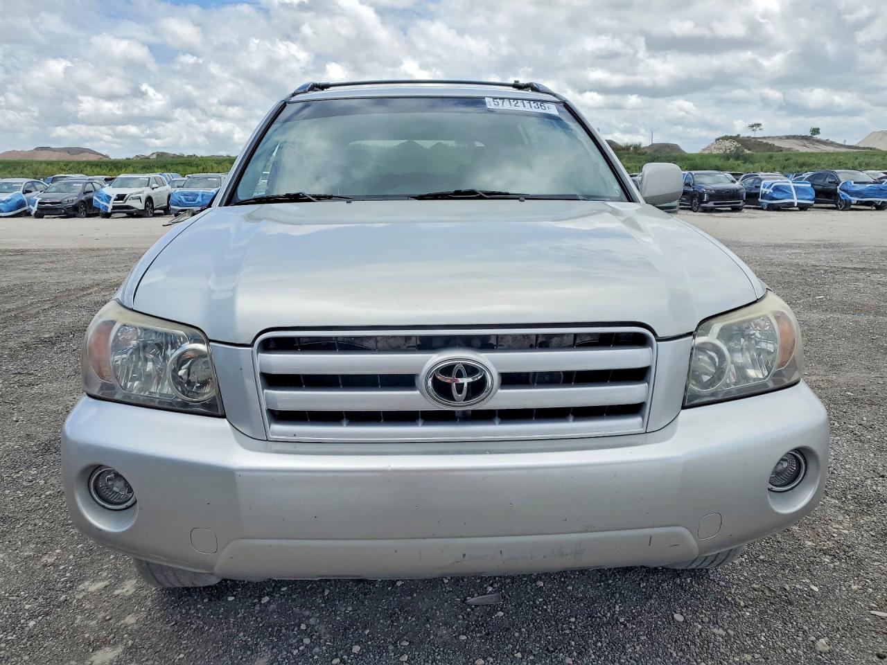 2004 Toyota Highlander Base Silver vin: JTEGD21AX40104681