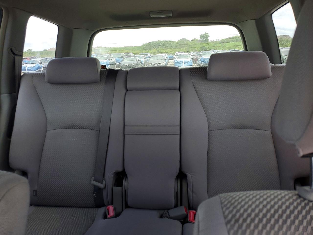 2004 Toyota Highlander Base Silver vin: JTEGD21AX40104681