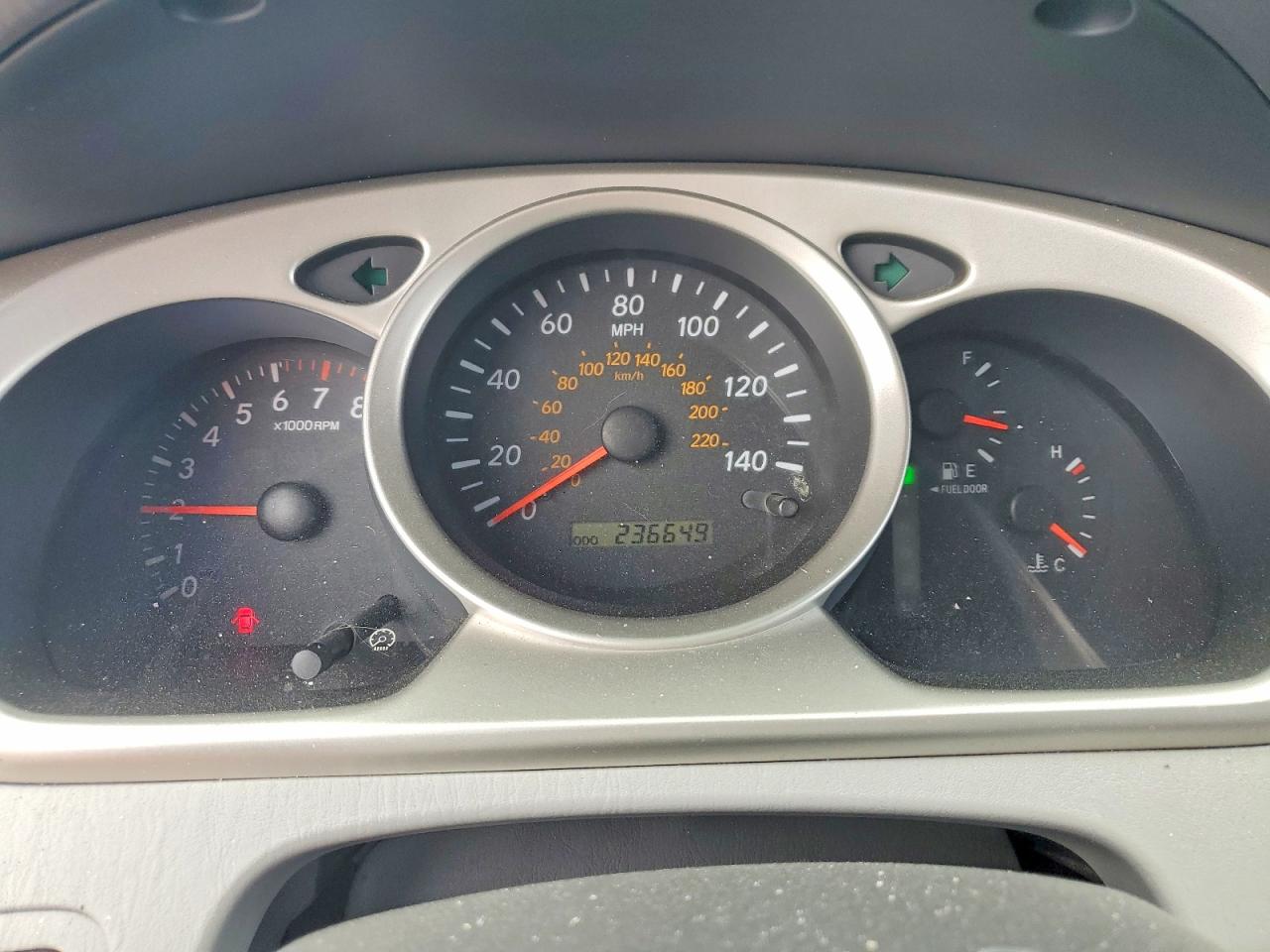 2004 Toyota Highlander Base Silver vin: JTEGD21AX40104681