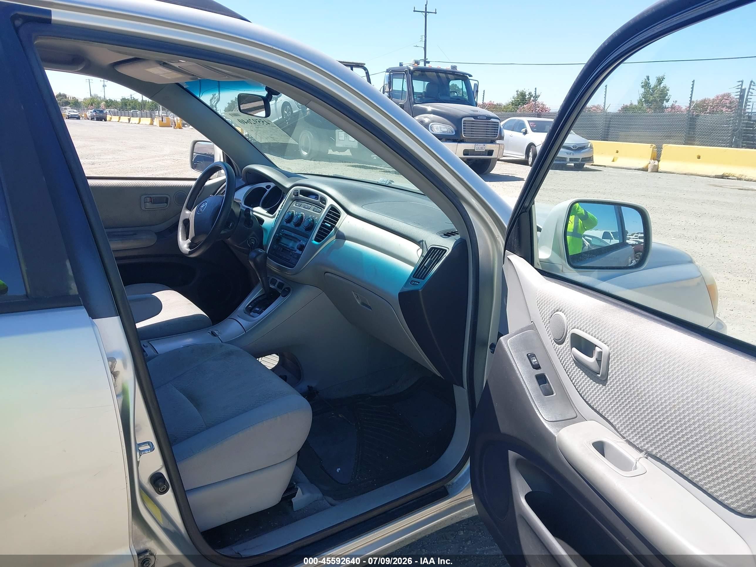 2005 Toyota Highlander   Gray vin: JTEGD21AX50121322