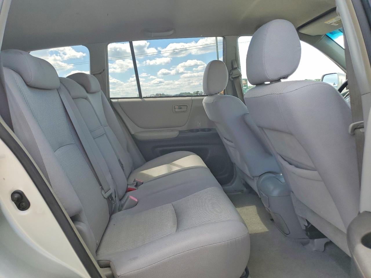2006 Toyota Highlander Base Silver vin: JTEGD21AX60153429