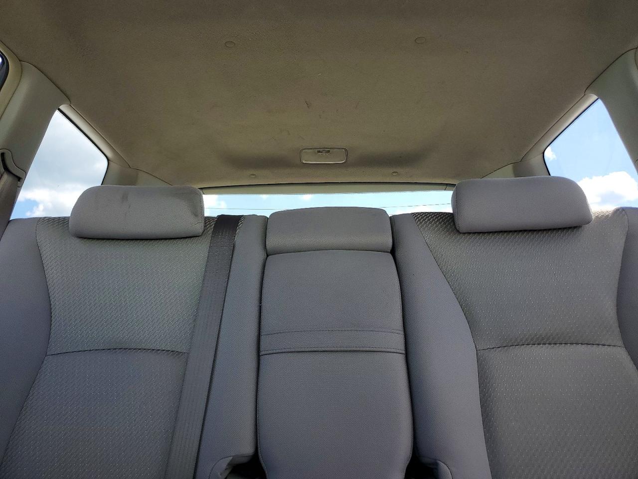 2006 Toyota Highlander Base Silver vin: JTEGD21AX60153429