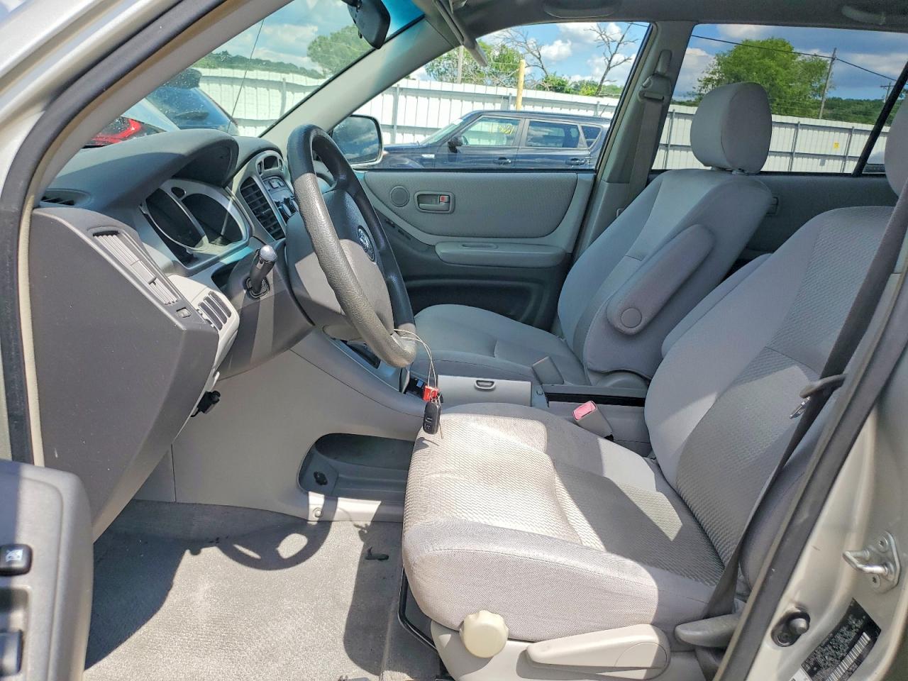 2006 Toyota Highlander Base Silver vin: JTEGD21AX60153429
