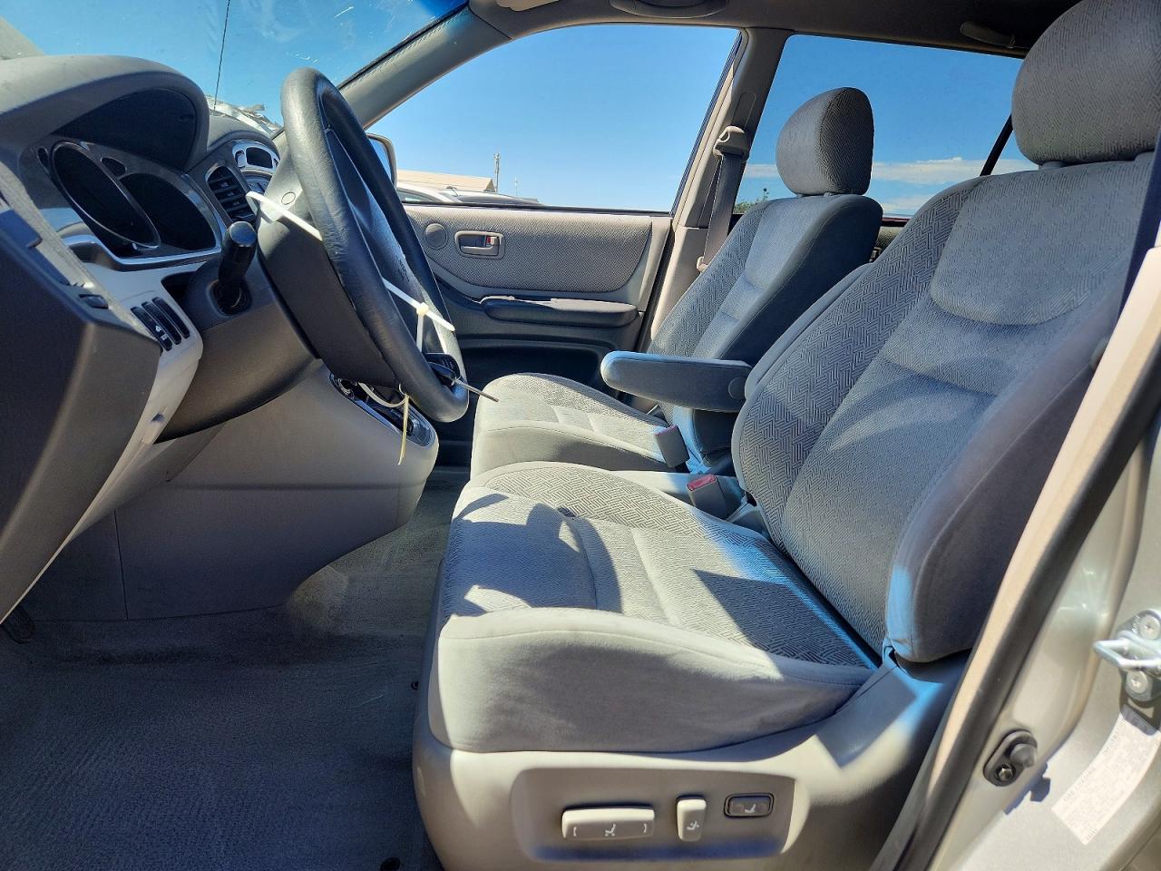 2001 Toyota Highlander Base Silver vin: JTEGF21A810015830