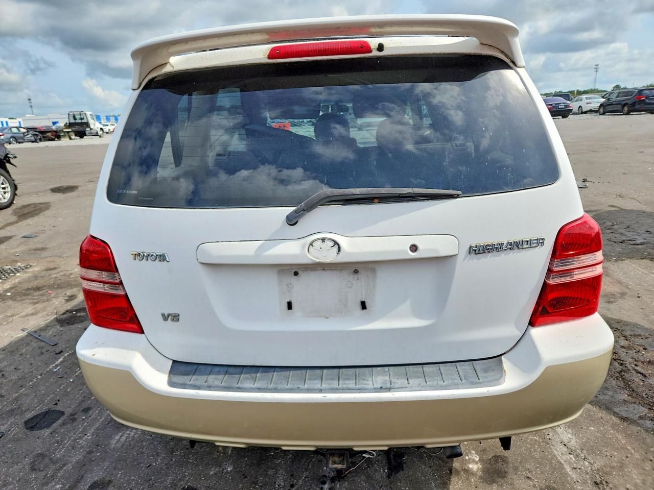 2001 Toyota Highlander Base White vin: JTEGF21A810027931