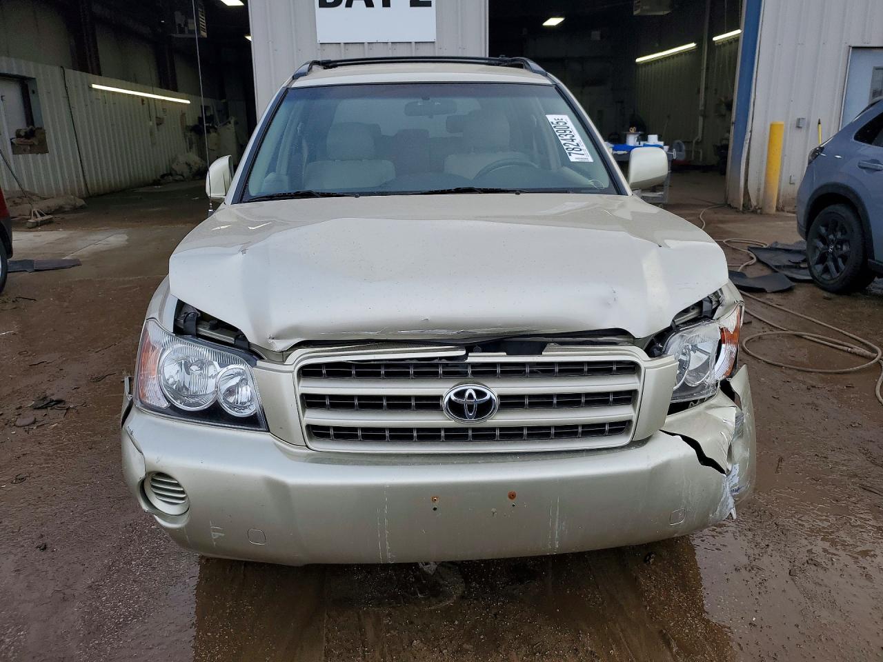2002 Toyota Highlander Base Cream vin: JTEGF21A820068304