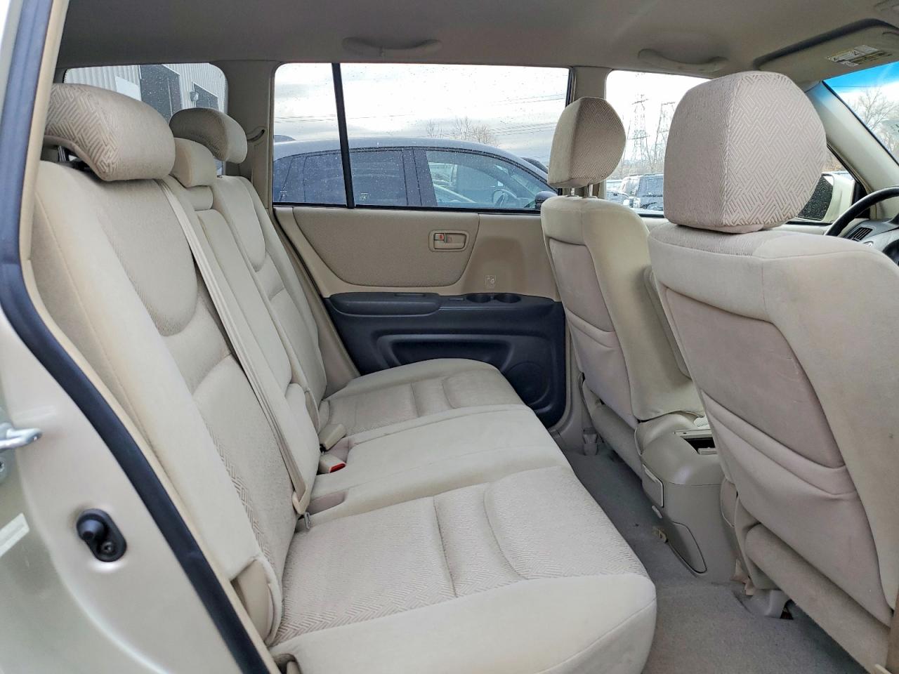 2002 Toyota Highlander Base Cream vin: JTEGF21A820068304
