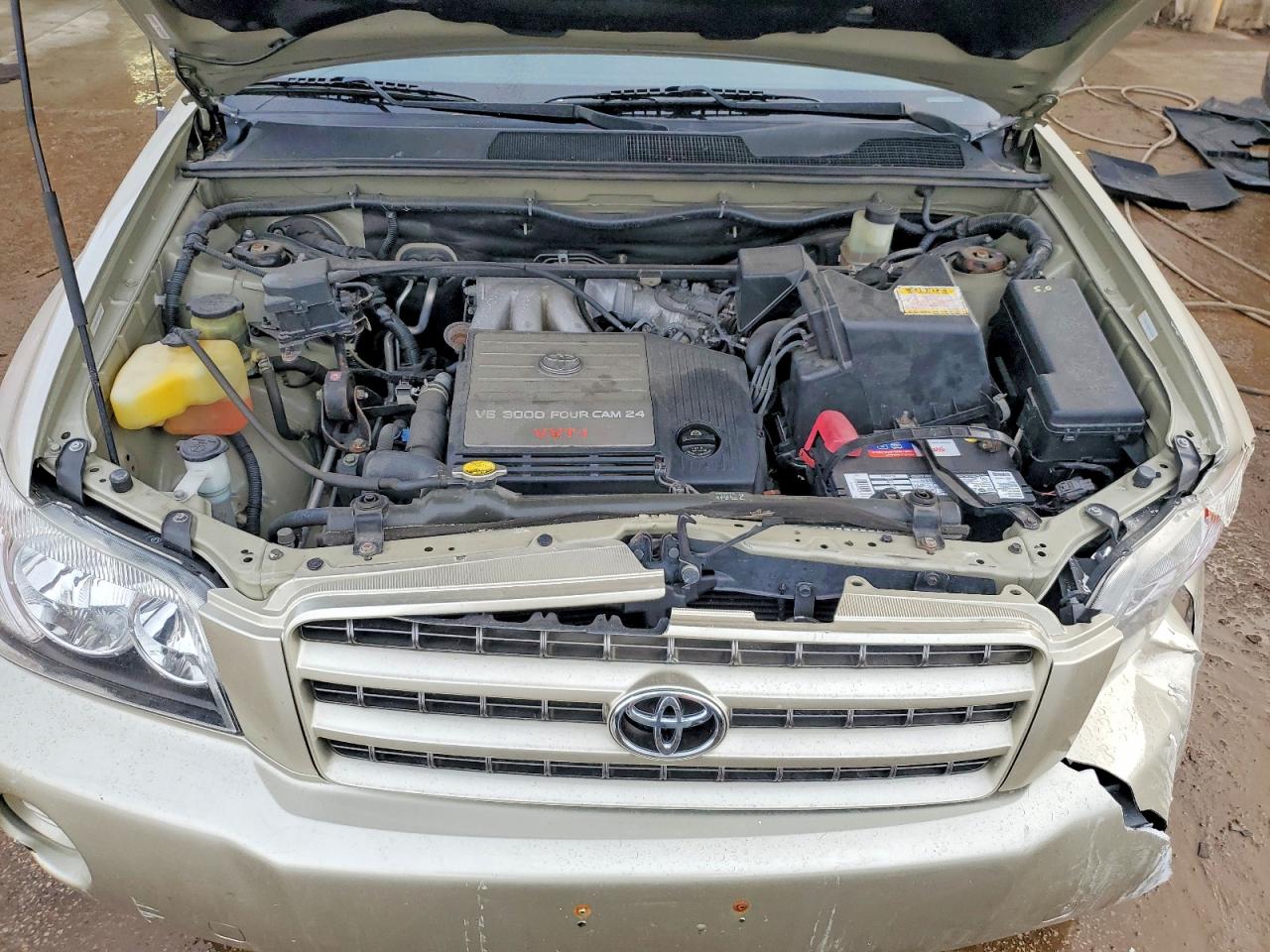 2002 Toyota Highlander Base Cream vin: JTEGF21A820068304
