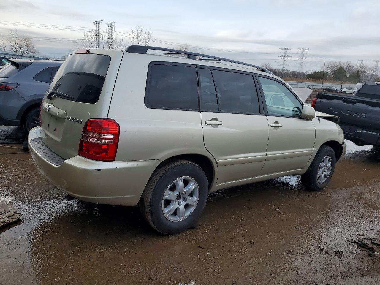 2002 Toyota Highlander Base Cream vin: JTEGF21A820068304