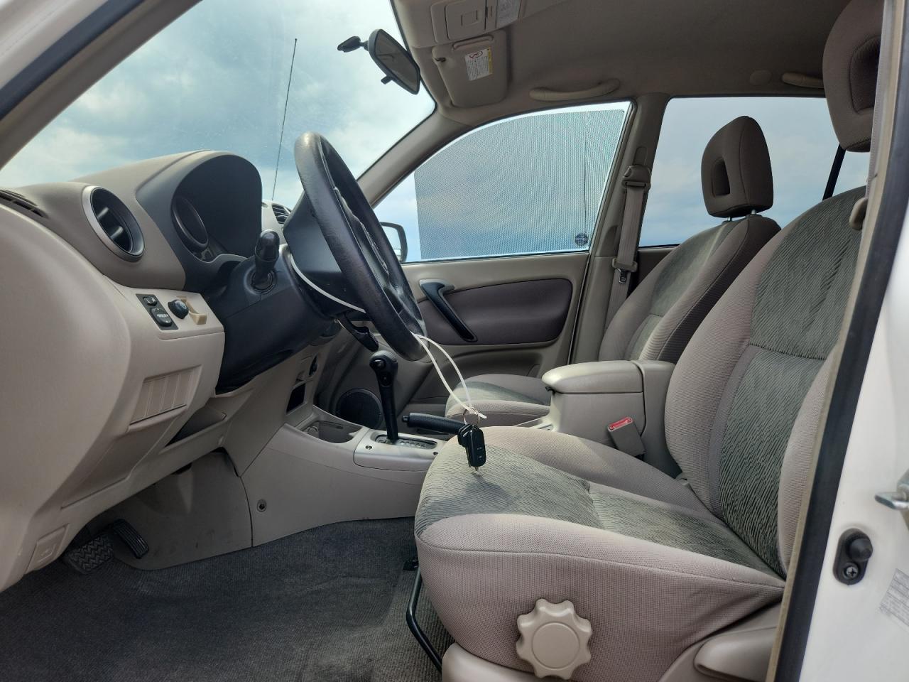 2001 Toyota Rav4 Base White vin: JTEGH20V110004456