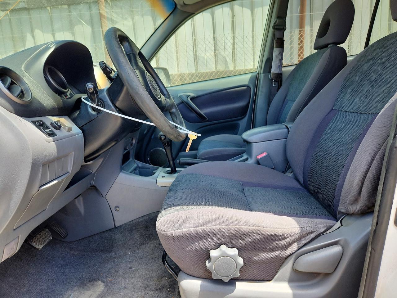 2001 Toyota Rav4 Base White vin: JTEGH20V910014054