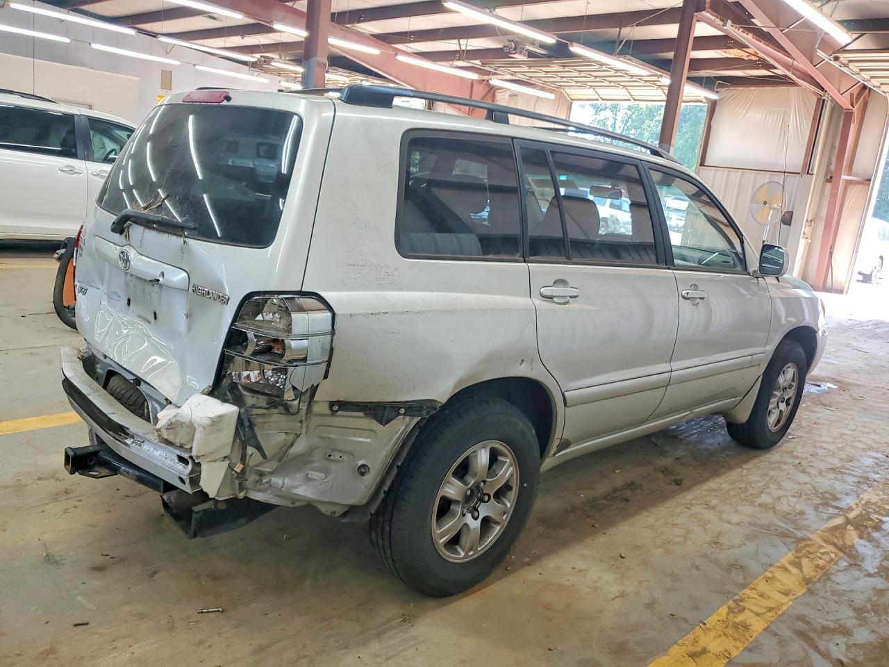 2004 Toyota Highlander Base Серебряный vin: JTEGP21A040017282