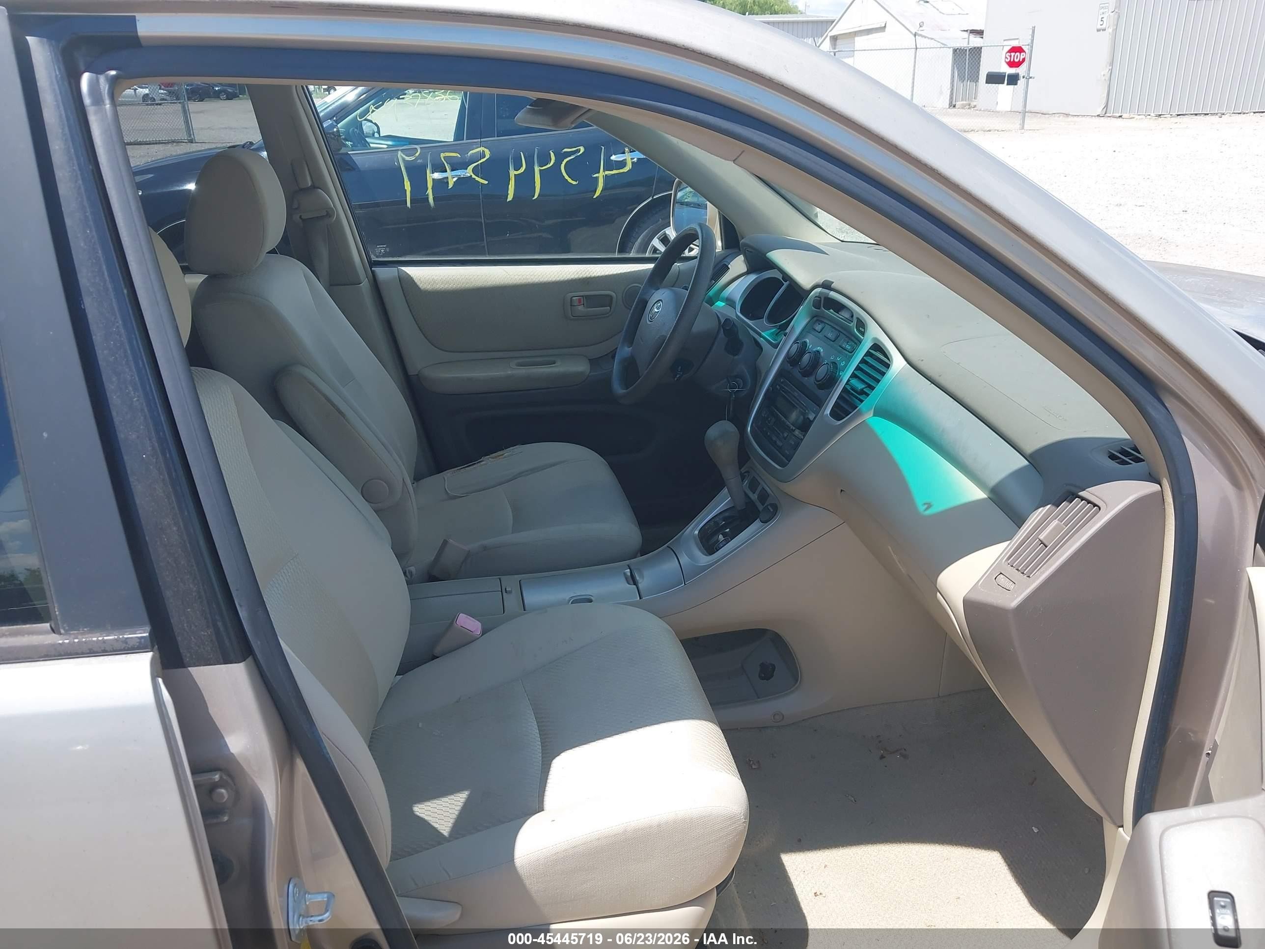 2007 Toyota Highlander V6 (2 Rows) (a5) Beige vin: JTEGP21A070138365