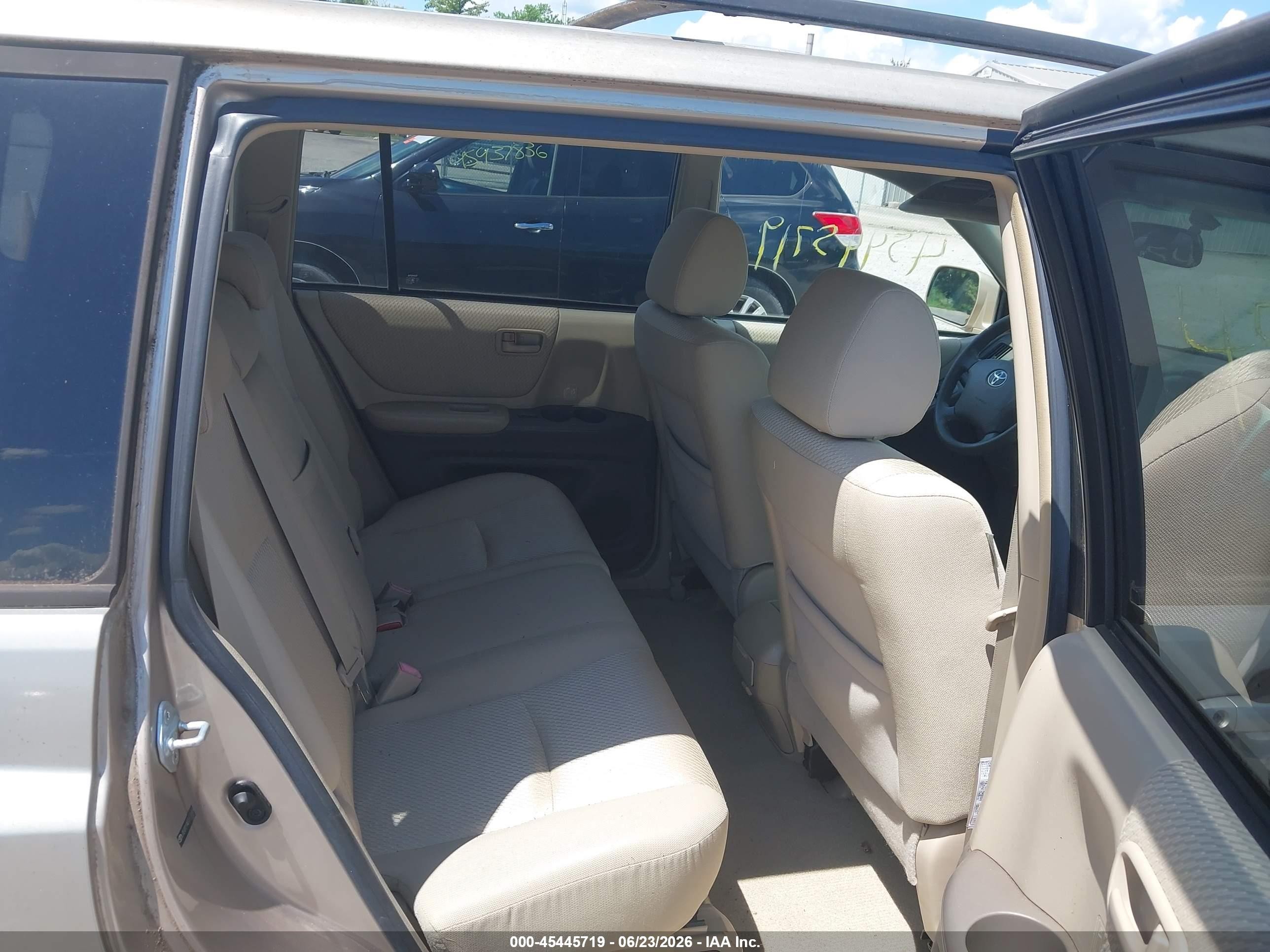 2007 Toyota Highlander V6 (2 Rows) (a5) Beige vin: JTEGP21A070138365