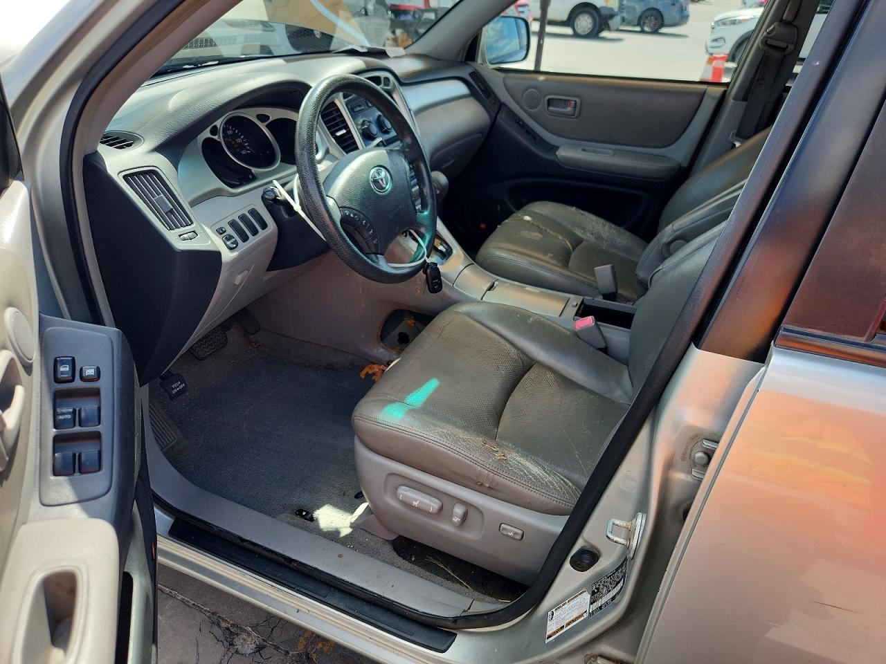 2004 Toyota Highlander Base Silver vin: JTEGP21A140040697