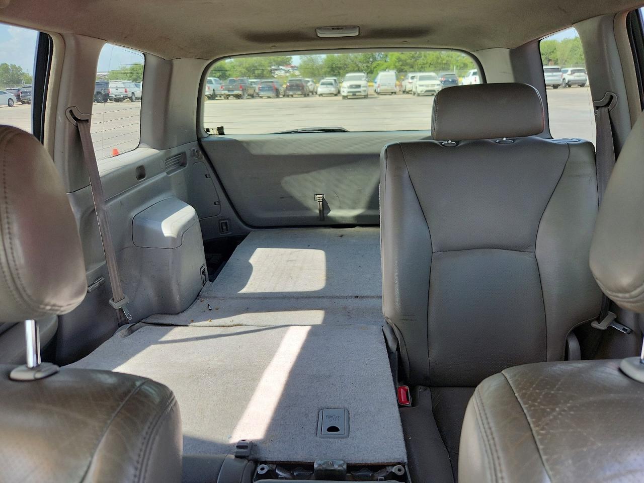 2004 Toyota Highlander Base Silver vin: JTEGP21A140040697