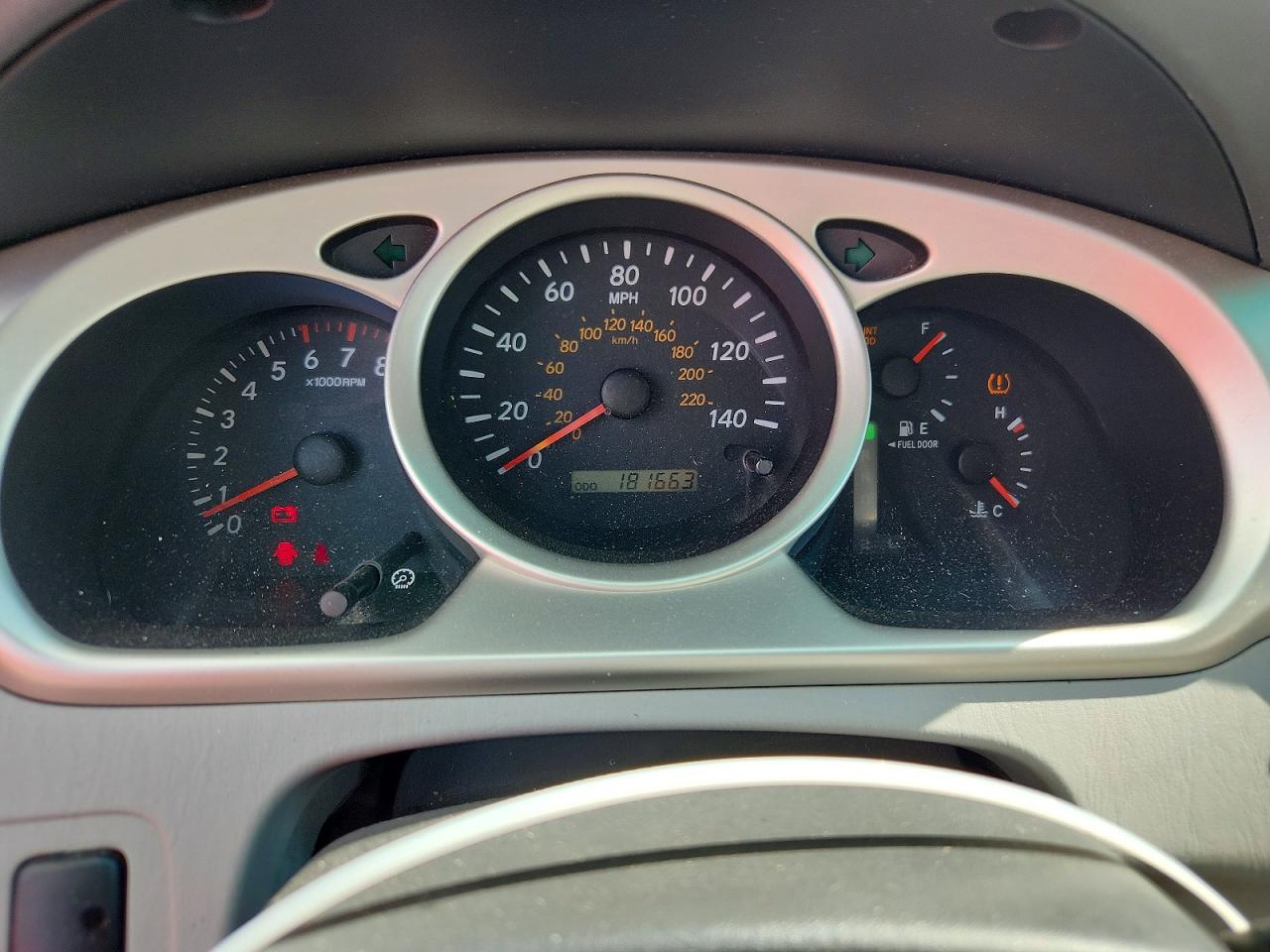 2004 Toyota Highlander Base Silver vin: JTEGP21A140040697