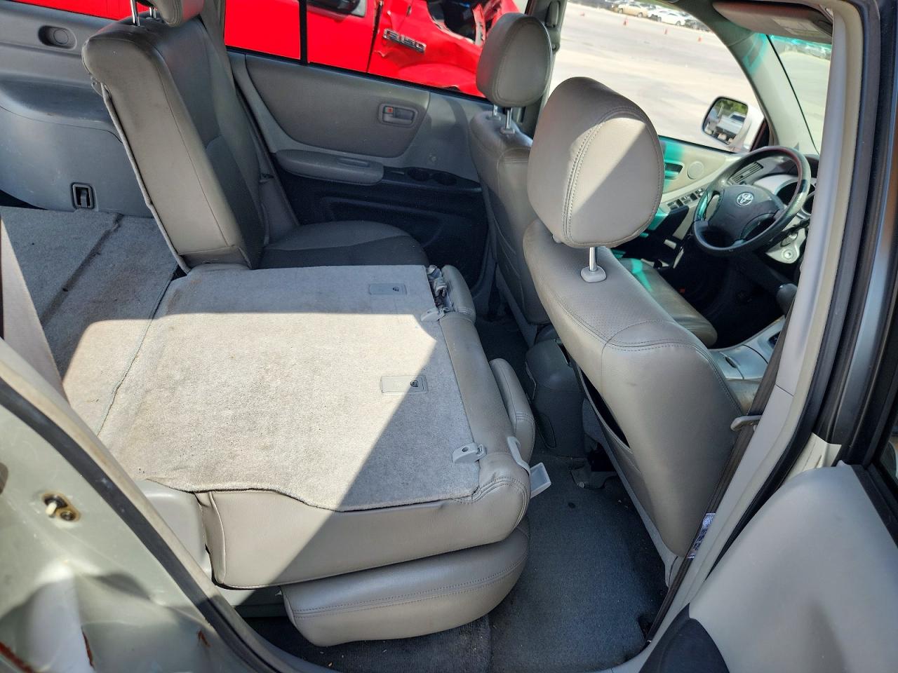 2004 Toyota Highlander Base Silver vin: JTEGP21A140040697