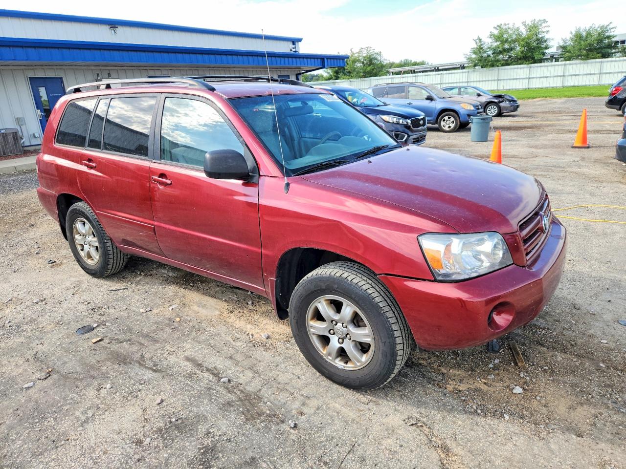 2005 Toyota Highlander Base Red vin: JTEGP21A150069327