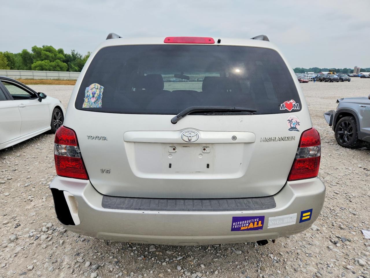 2006 Toyota Highlander Base Silver vin: JTEGP21A160113165