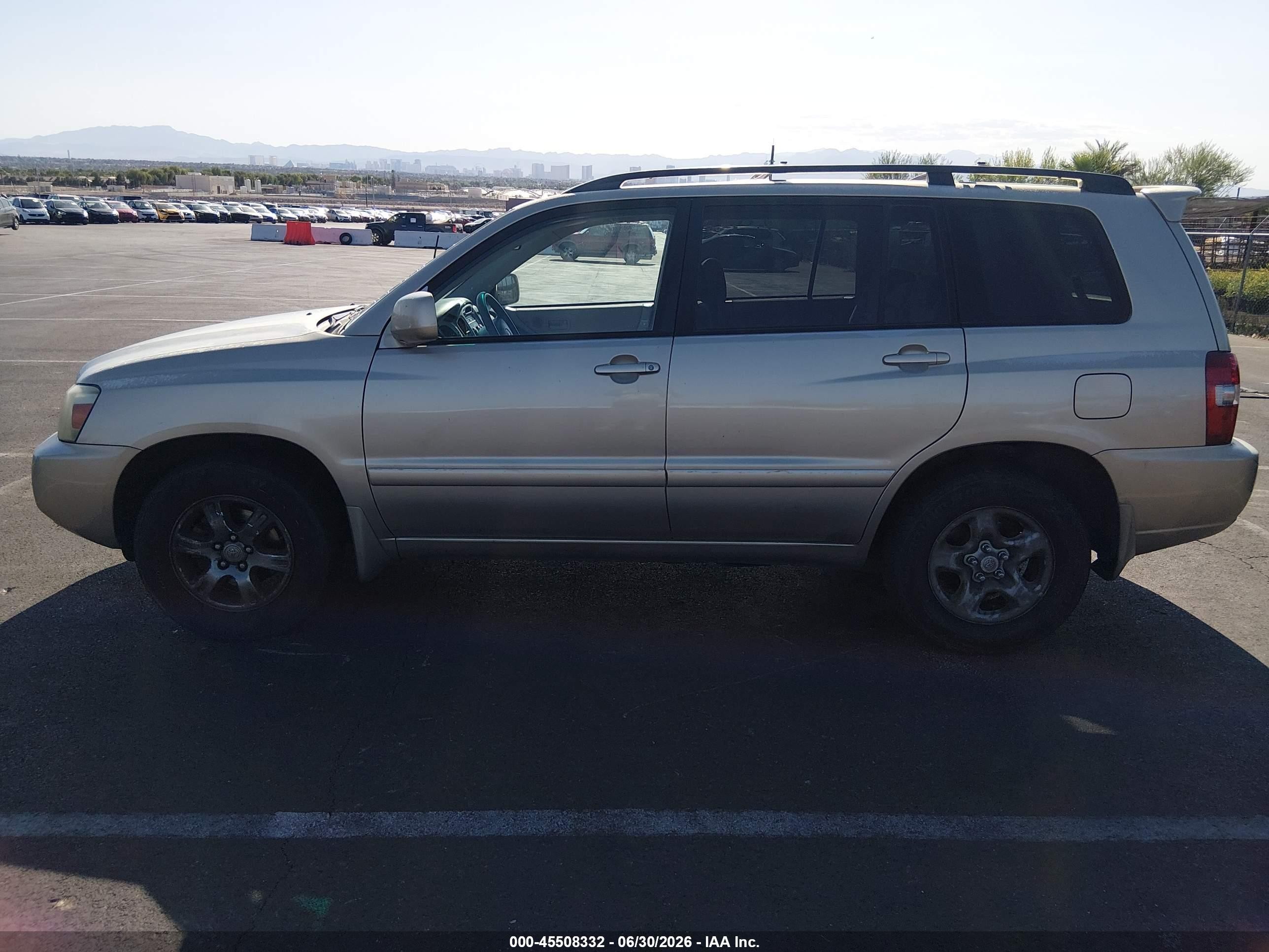2007 Toyota Highlander V6 (2 Rows) (a5) Золотой vin: JTEGP21A170132266