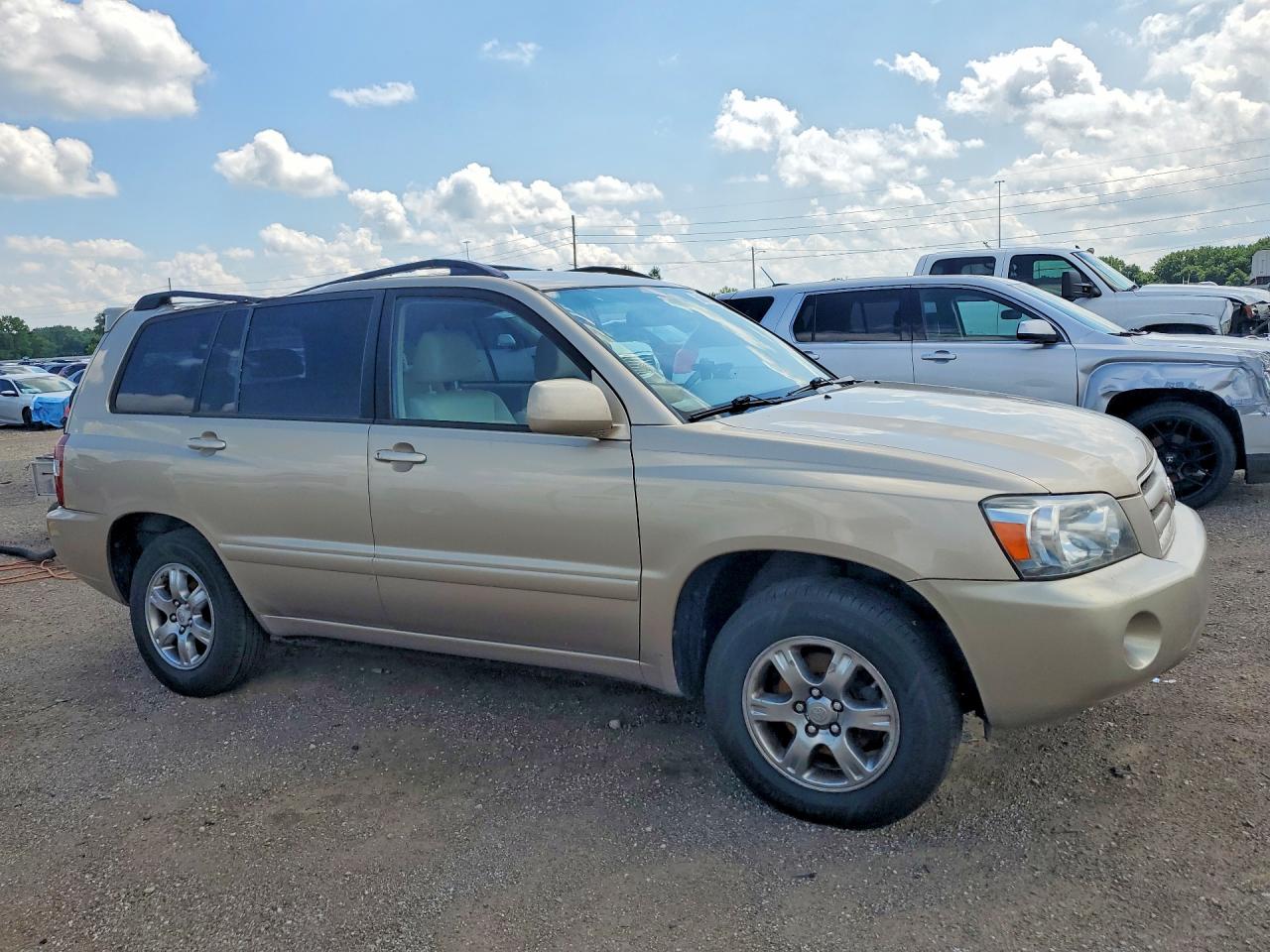 2004 Toyota Highlander Base Gold vin: JTEGP21A240039221