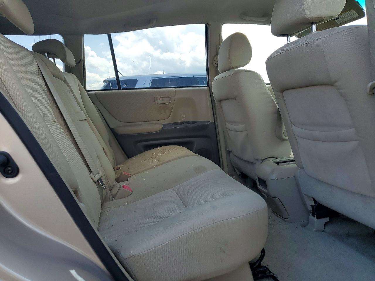 2004 Toyota Highlander Base Gold vin: JTEGP21A240039221