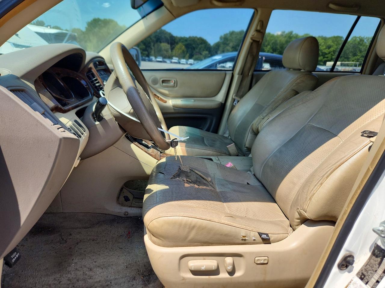 2005 Toyota Highlander Base White vin: JTEGP21A350062069