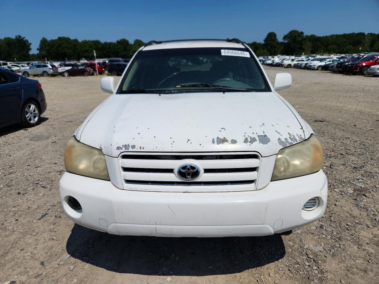 2005 Toyota Highlander Base White vin: JTEGP21A350062069