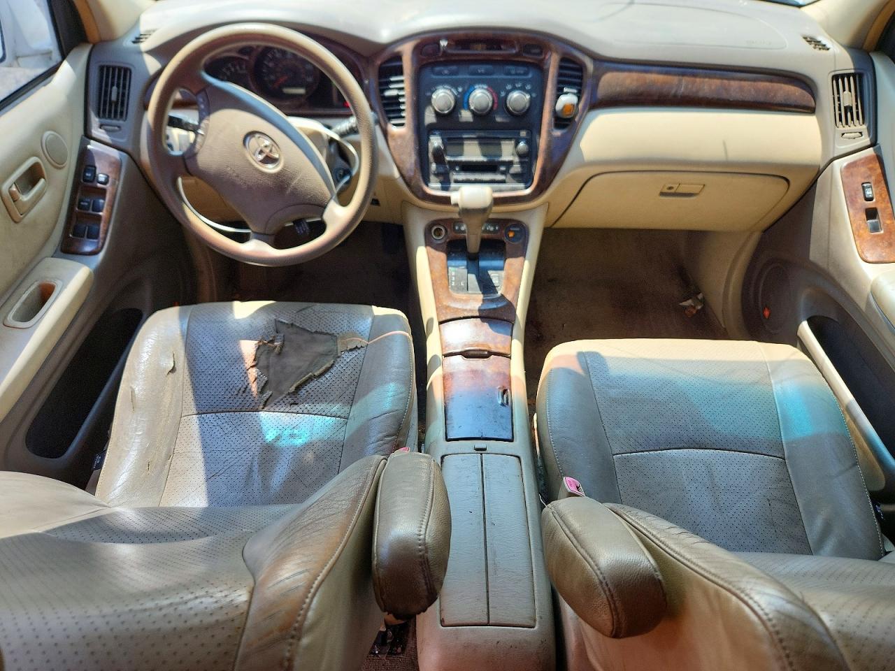 2005 Toyota Highlander Base White vin: JTEGP21A350062069